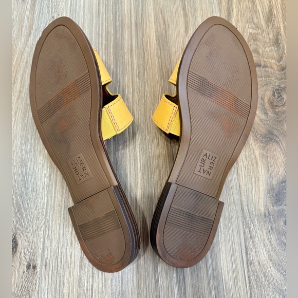 Naturalizer Fame Slide Sandal Daffodil Yellow Leather Size 7 EUC - Picture 8 of 9